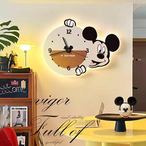 米奇鐘表掛鐘客廳2023新款客廳家用靜音掛表米老鼠創意時鐘壁燈