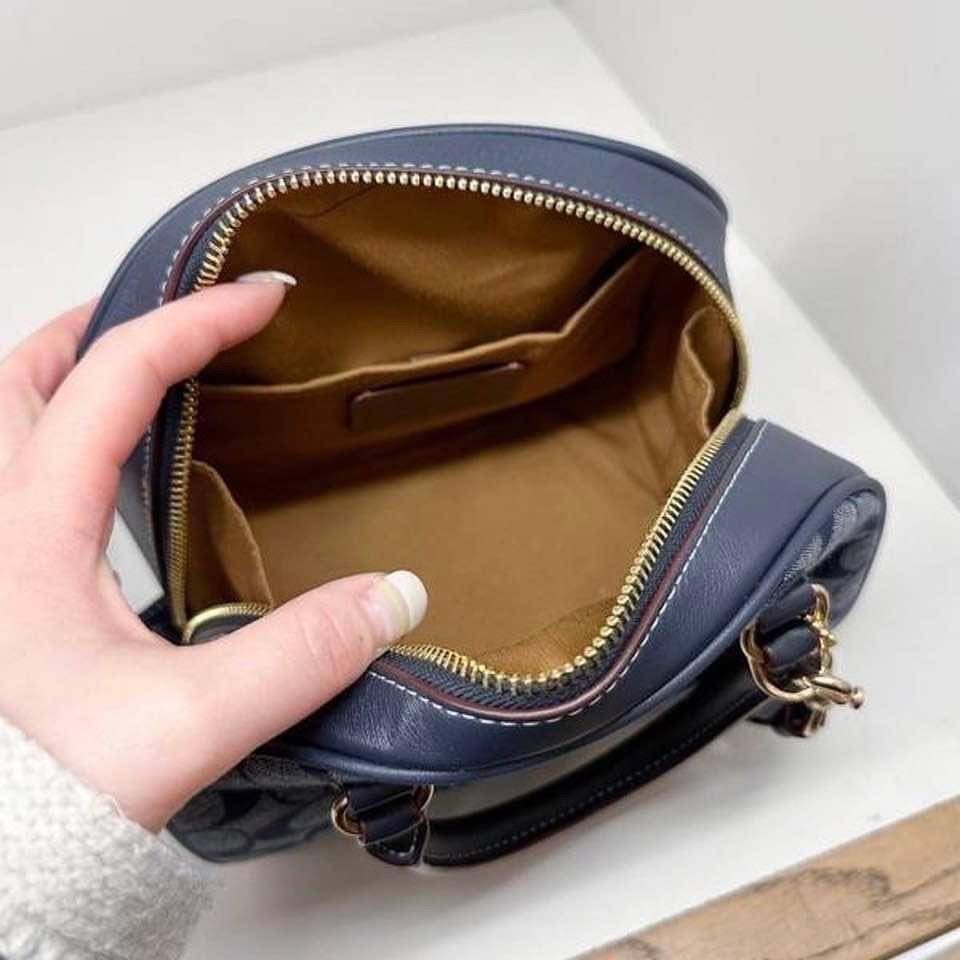 現貨在台,不用等~ COACH 香布蕾饅頭包-附斜背帶 2