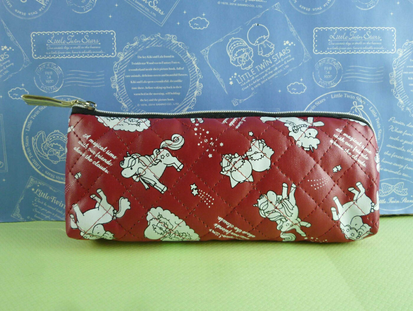 【震撼精品百貨】Little Twin Stars KiKi&LaLa 雙子星小天使 筆袋 壓紋 紅 震撼日式精品百貨