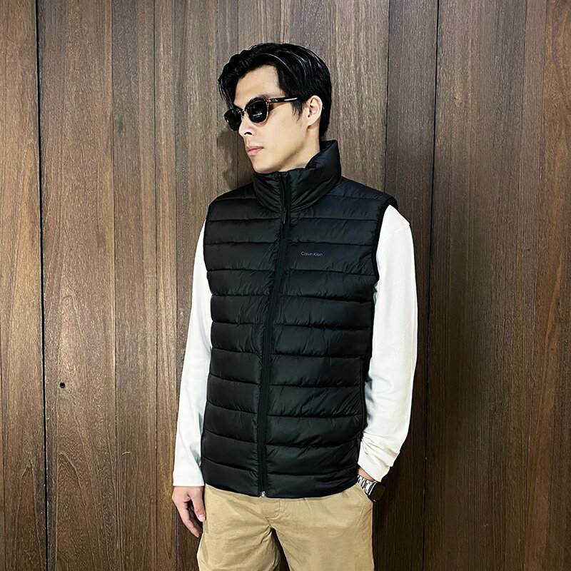 美國百分百【全新真品】Calvin Klein 羽絨背心 立領 防潑水 男款 CK 背心外套 logo 黑色 CZ07