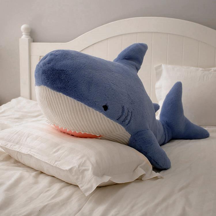 樂天精選~可愛鯊魚抱枕毛絨玩具床上抱著睡覺的公仔男生款玩偶娃娃禮物女生【新年快樂】