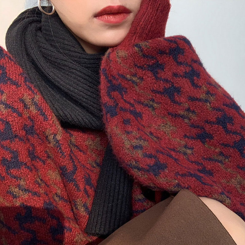 ANNAS 文青風復古千鳥格酒紅毛衣 拜年服 過年穿搭 新年穿搭 紅色毛衣 紅色上衣 酒紅色上衣 過年喜氣龍年穿搭 寬鬆慵懶保暖 2