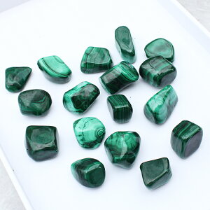 如鴻天然綠色孔雀石原石擺件水晶礦物石頭裝飾造景毛料兒童寶石