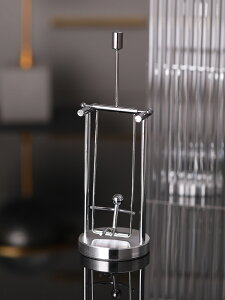 牛頓黑科技感擺件客廳裝飾辦公桌混沌反重力物理平衡不倒翁小鐵人