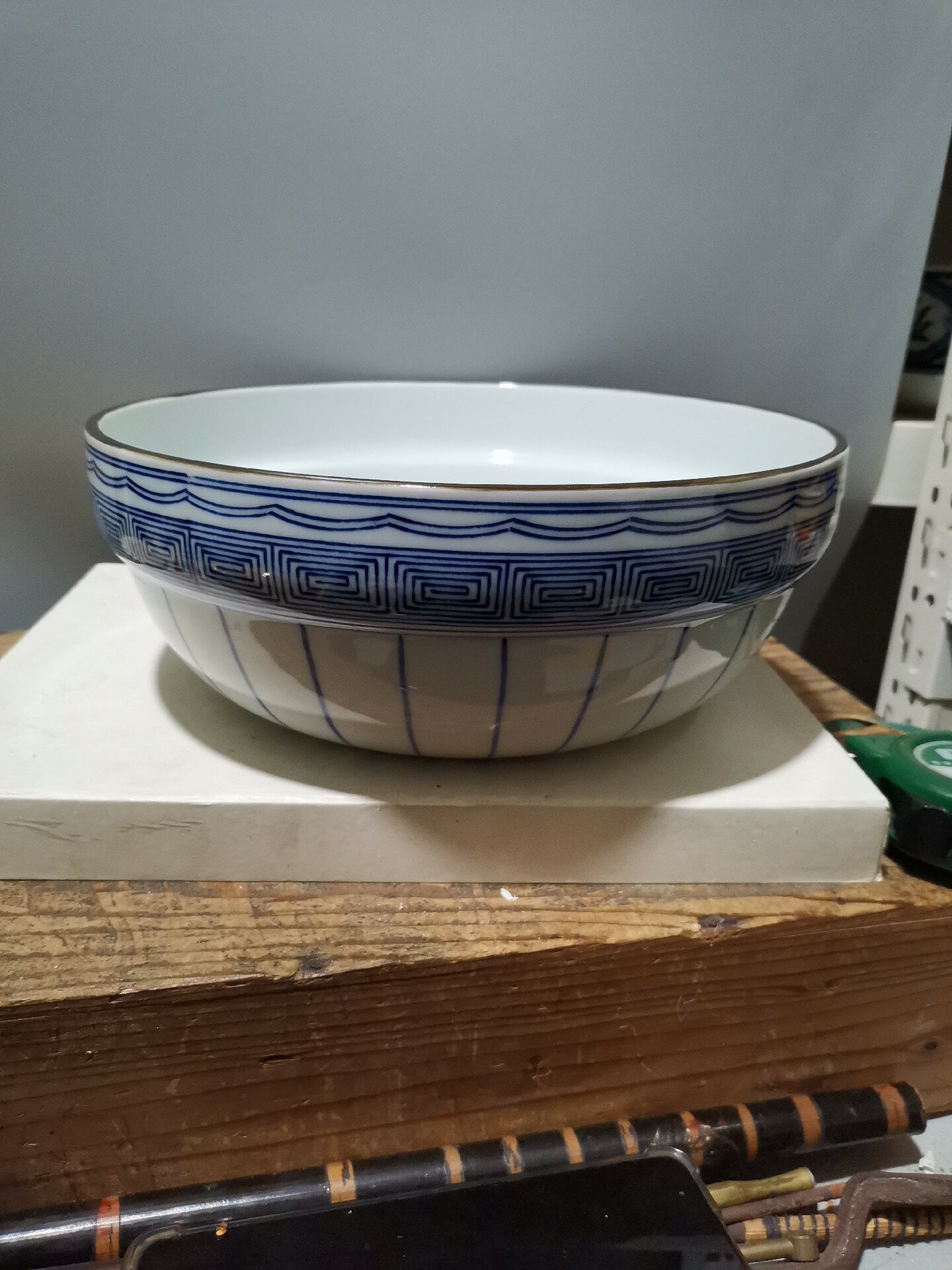 日本迴流瓷器茶道平建水。大型手繪青花，全品未使用，帶落款，直