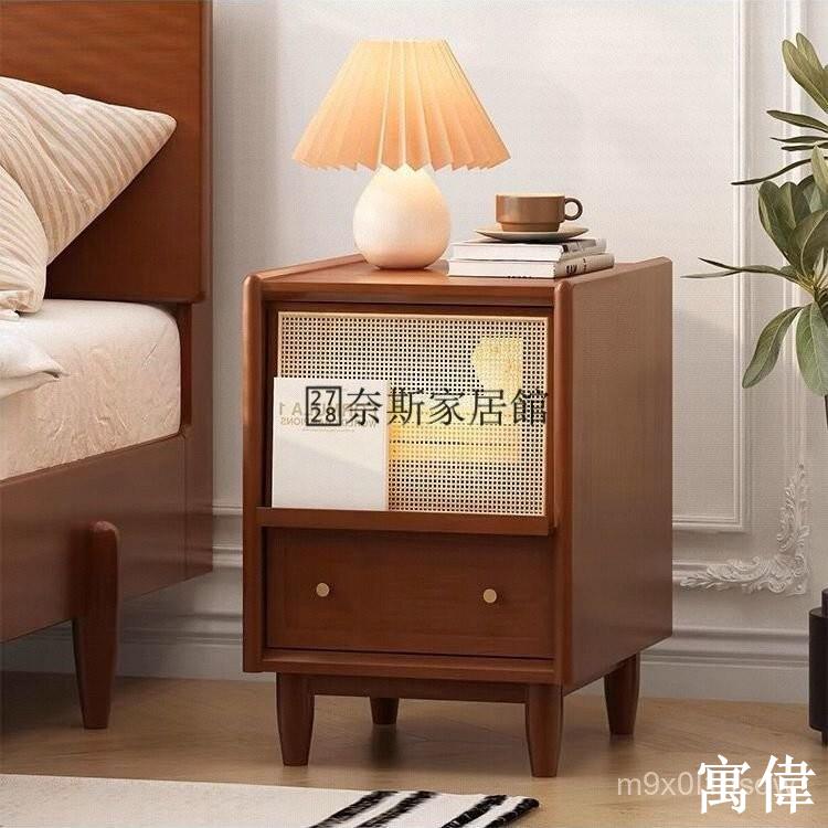 免運 床頭櫃 簡約收納桌 床邊桌 小桌子 小書櫃 北歐實木床頭櫃中古藤編現代儲物櫃臥室收納櫃小戶型沙髮邊櫃帶燈 收納櫃