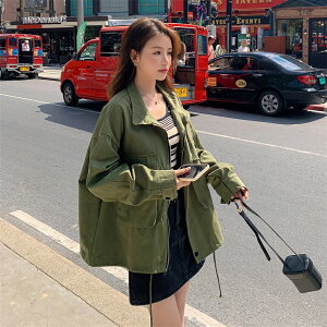 軍綠色工裝外套女春秋高級感香港復古小個子風衣短款休閒
