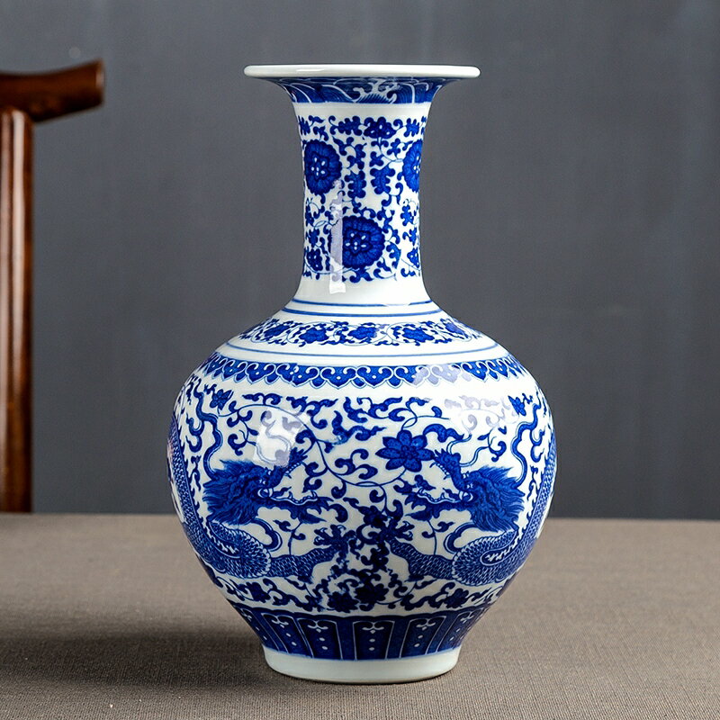 花瓶 青花五彩長頸瓶  20世紀中期中國景德鎮傑作 景德鎮青花五彩花瓶，涂玉平老師力作《春韻》，純手工繪製，發色純正