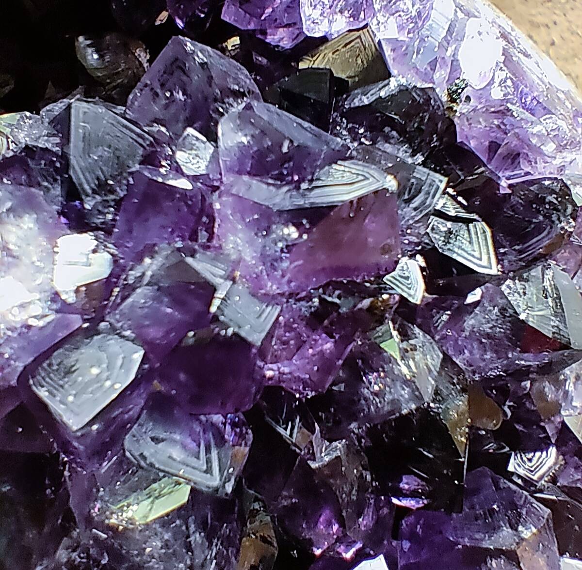 迷你水晶洞 -紫水晶.滿滿上帝指紋