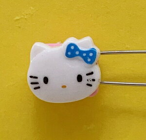 【震撼精品百貨】Hello Kitty 凱蒂貓 KITTY掀開式安全別針-大頭造型-藍#76635 震撼日式精品百貨