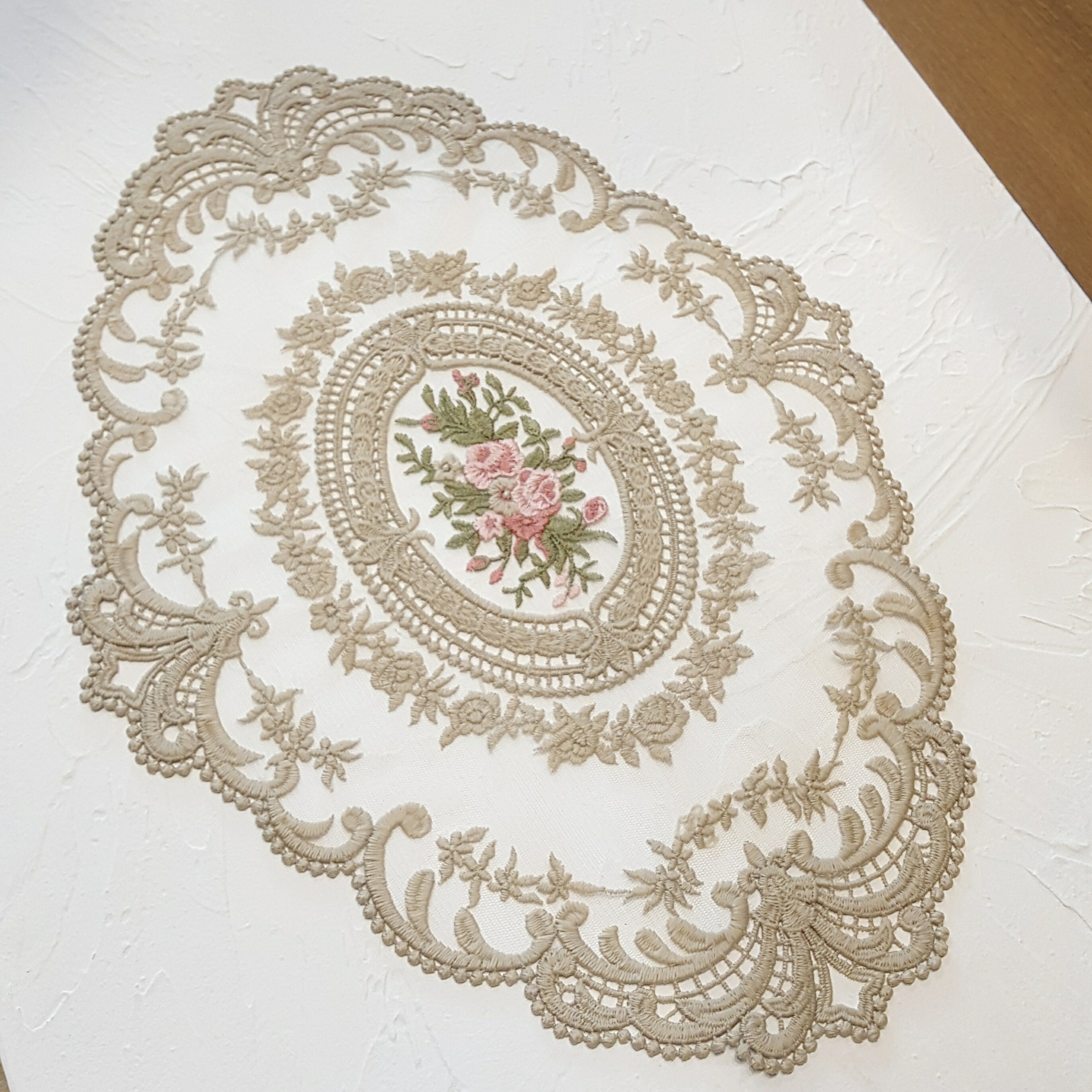 蕾絲刺繡桌墊(大橢) 1