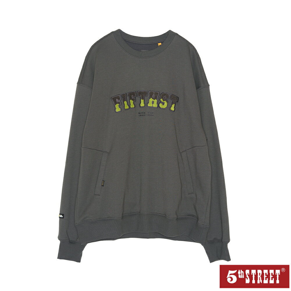中性款 大學T 長袖 T恤 TEE 口袋 上衣 跳色毛巾繡 黑灰色 (561014)【5th STREET】【APP下單天天10%回饋】 治裝激推 最高折426