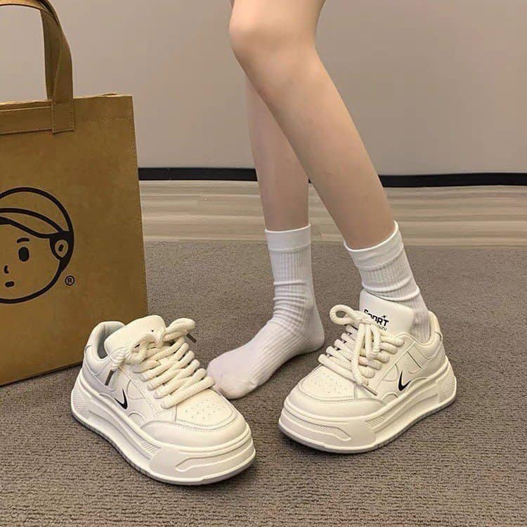時尚款鬆糕百搭小勾厚底板鞋