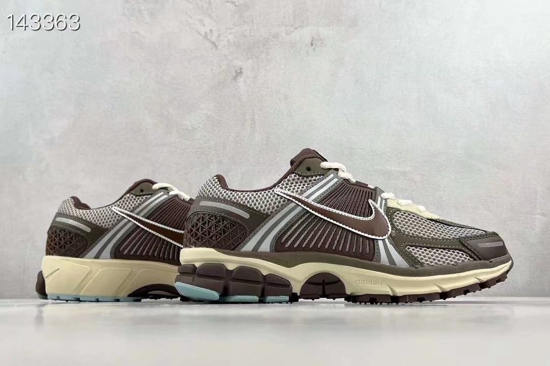 Nike Air Zoom Vomero 5 男女鞋 4