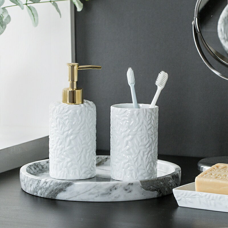 浴室用品套裝陶瓷衛浴套裝浴室套件四件套北歐棉簽盒漱口牙杯套。
