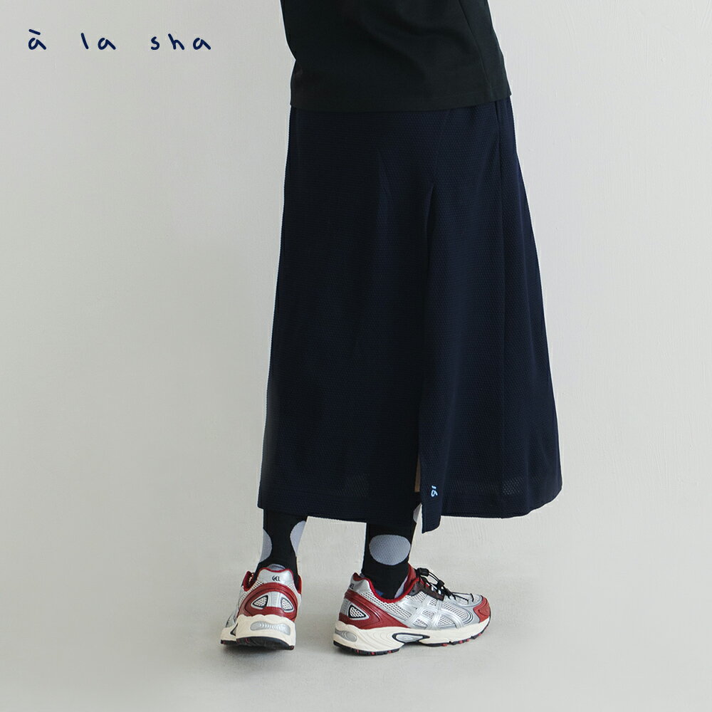 a la sha 飛飛繡花立體圓點布紋長裙