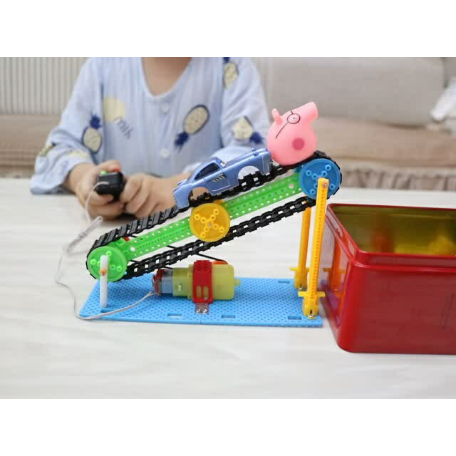 【優選百貨】遙控傳動電梯履帶傳送機模型兒童手工物理類智能玩具學生電學教具[DIY]