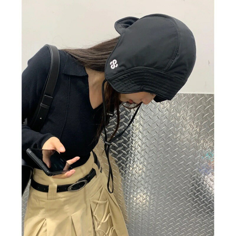 韓國小眾設計師ins護耳鴨舌夾棉飛行帽子女秋冬黑色百搭雷鋒帽潮
