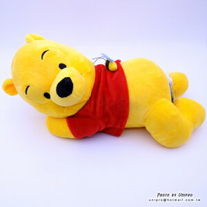 【UNIPRO】迪士尼 小熊維尼 Winnie the Pooh 側趴姿 蜜蜂 維尼 絨毛玩偶 娃娃 32公分