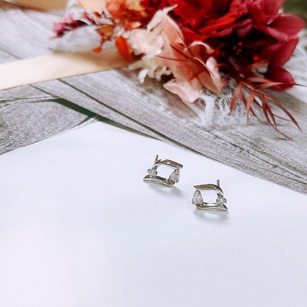 現貨專區｜鏤空菱形耳環-微光銀(BPE58-s)｜送禮精選店家★Reyna jewelry 女王飾品