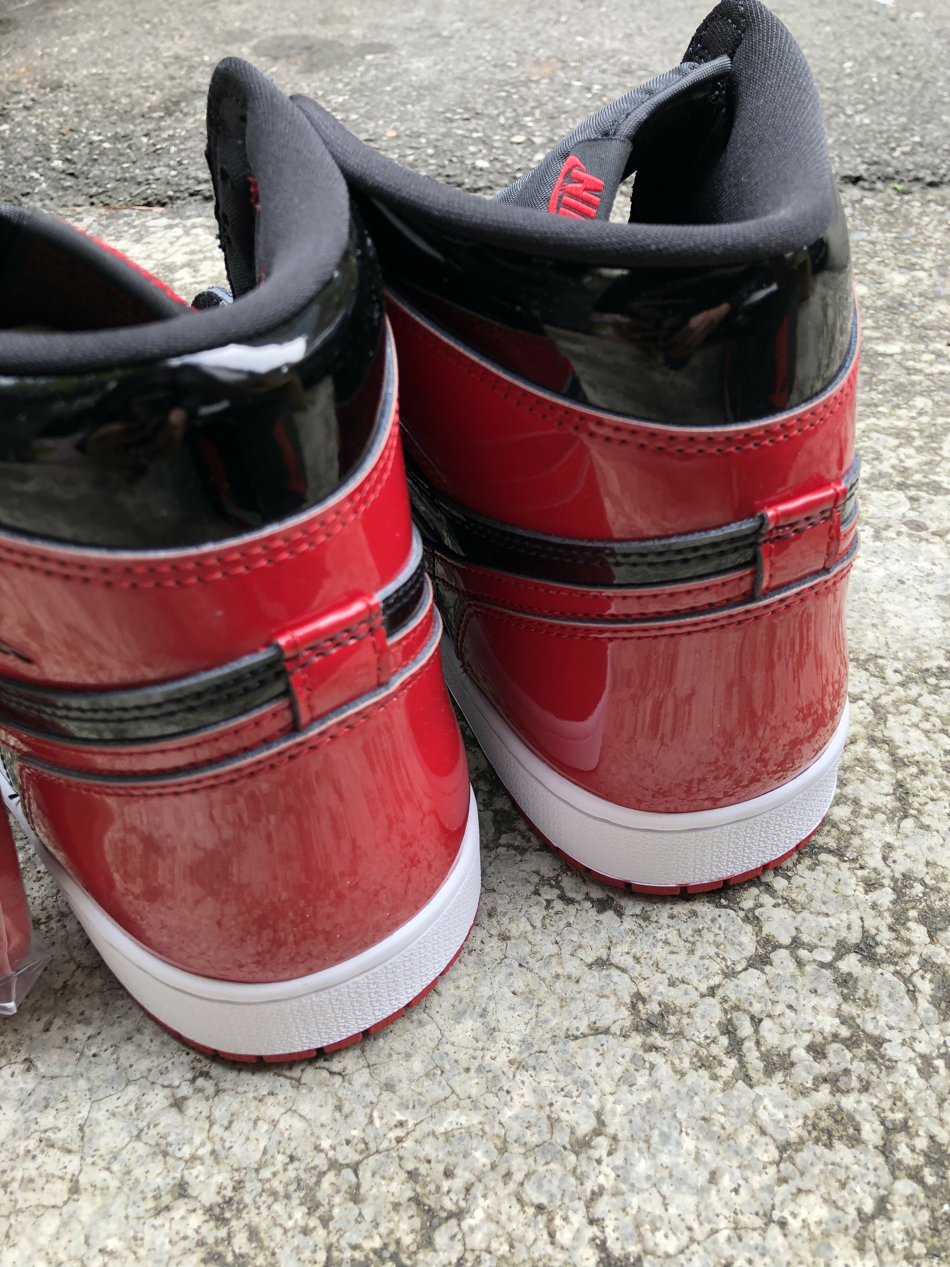 2022 經典配色1985 年經典復刻款九孔鞋洞NIKE AIR JORDAN 1 RETRO HIGH