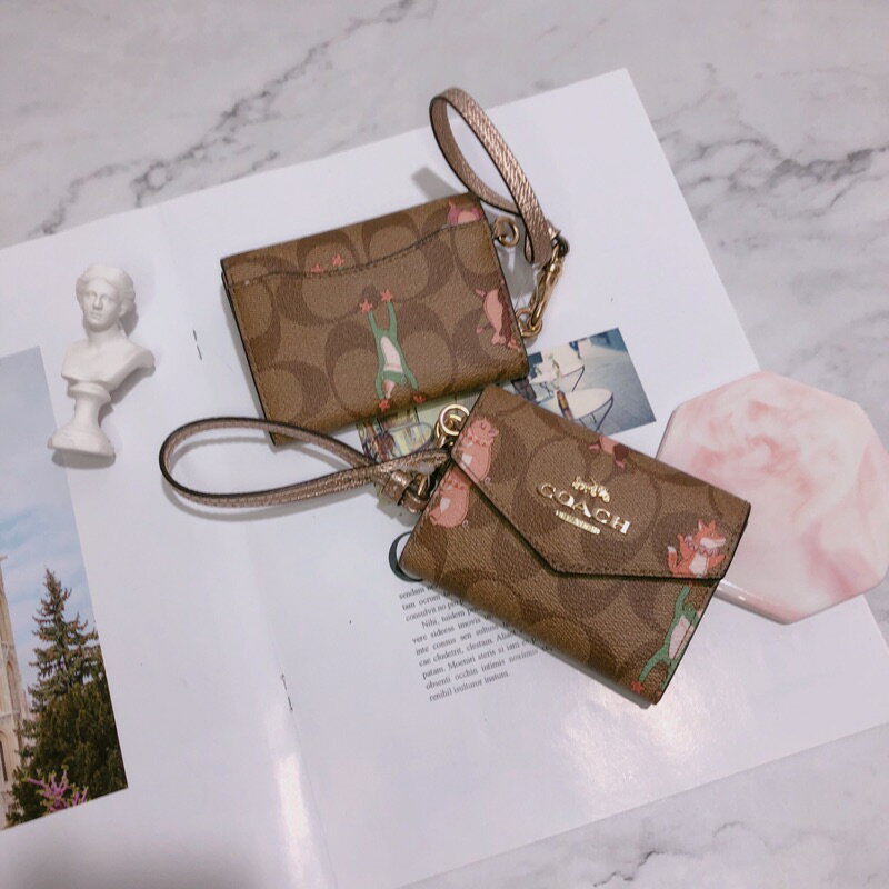 美國代購 臺灣現貨 Coach 手掛卡片包 鼠年限定款【送禮精選★APP下單點數4倍送】