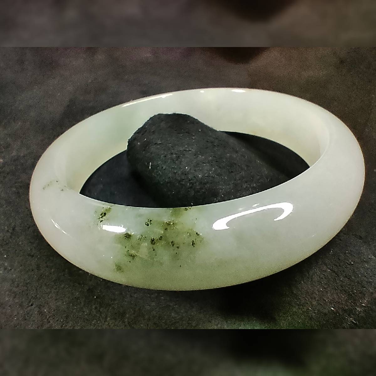 翡翠手鐲 #54 (54mm*13mm*7mm ) - 人養玉三年，玉養人一生.平安富貴 天然翡翠緬甸玉A貨