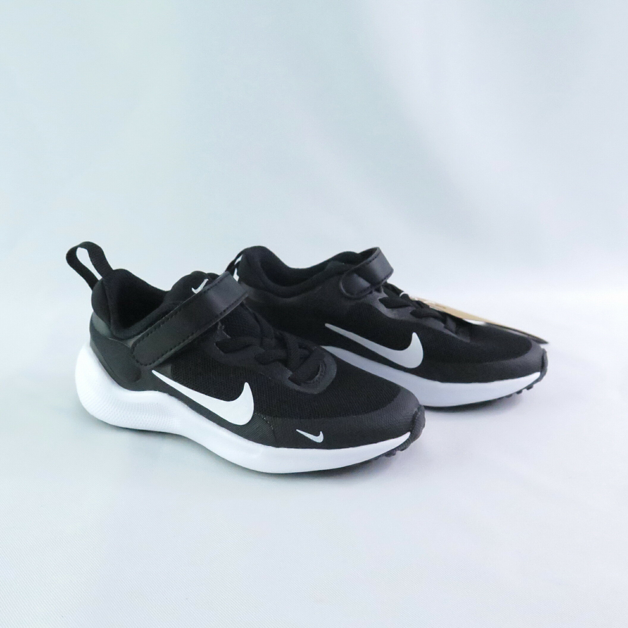 NIKE FB7690003 Revolution 7 中小童 休閒鞋 黑白【iSport愛運動】