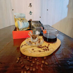 精品咖啡禮盒(半磅淺焙花香調性咖啡豆，以及10入中焙果香濾掛咖啡)