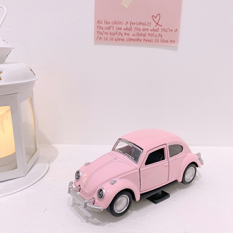 可愛粉色復古小汽車擺件 ins書桌擺設車載甲殼蟲合金車烘焙裝飾