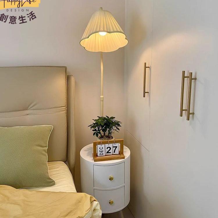 廠家直銷 免運 立燈 落地燈 110v落地燈 奶油風臥室床頭櫃臺燈一體客廳沙發旁邊氛圍燈高顏值茶幾落地燈全館折扣 可開發票