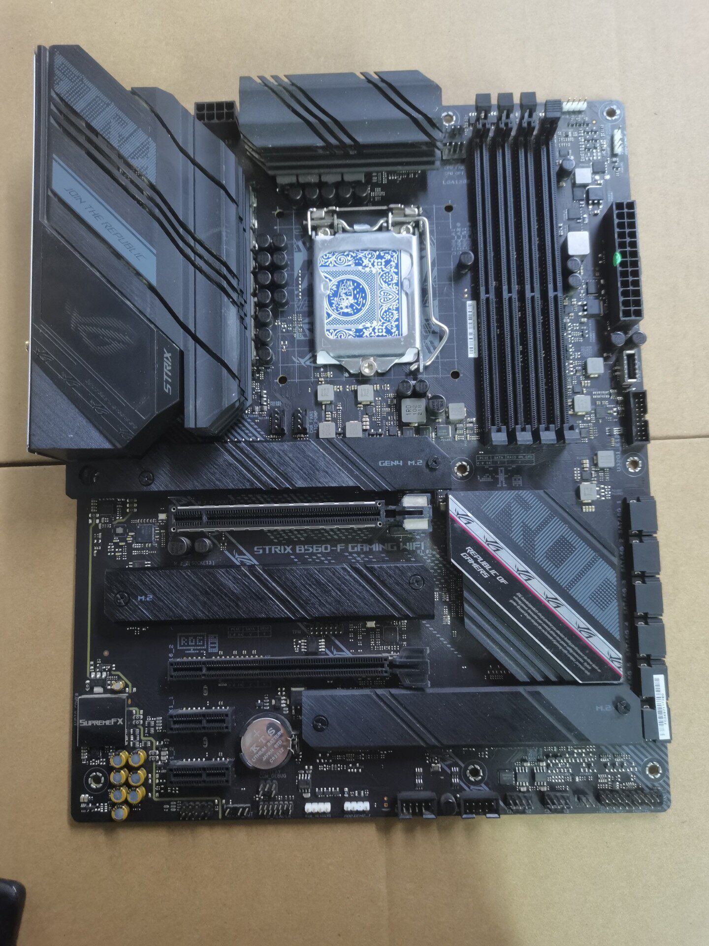 華碩 STRIX B560-F GAMING WIFI 主機板 電競主機板 支援WIFI 實物拍攝 測試全好 附檔板 店保一個月 功能正常 無暗病