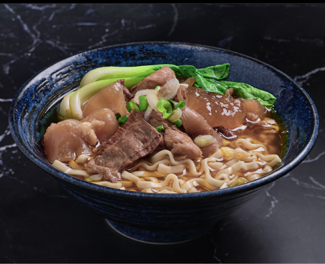 半筋半肉牛肉麵 580g ± 15g