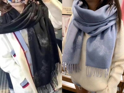 美國正品COACH F76390 黑灰色滿版款大字CLOGO義大利製 100%羊毛 圍巾、&黑色滿版馬車logo(義製)、&灰格子+小Clogo.(義製)、&寶寶天藍色滿版馬車、深藍色滿版大C字logo.(義製).、奶茶 大馬車logo圍巾.&玫瑰粉Clogo口袋大圍巾 100%羊毛 圍巾 (義製)~(保證美國OUTLET正品櫃店直購全新100%正品).*vivi shop*