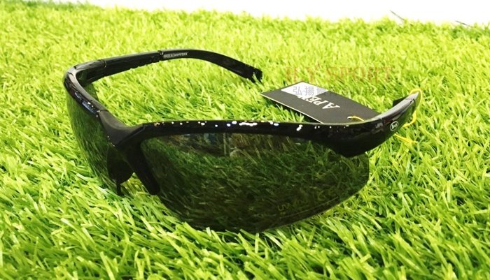 【H.Y SPORT】《APEX》抗UV運動太陽眼鏡/墨鏡/過濾紫外線及強光（黑）