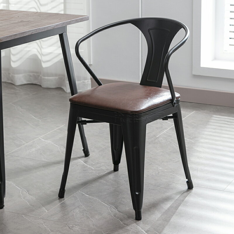 鐵皮椅 鐵椅 餐椅 加寬鐵皮椅歐式金屬餐椅設計師咖啡廳工業風格軟包皮坐面鐵藝椅子『WW0735』