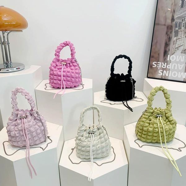 甜系少女必備泡芙雲朵斜背手拿束口小水桶包 299免運商品