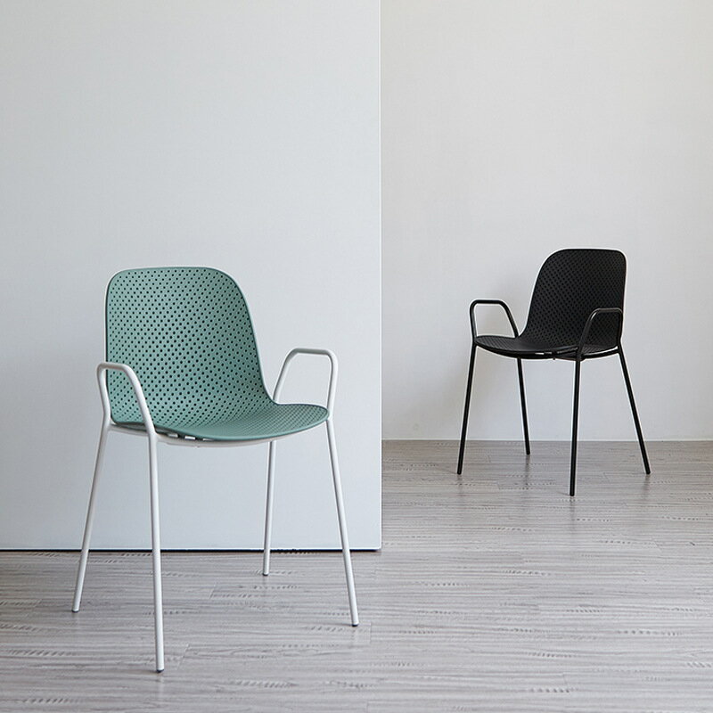 北歐家具簡約戶外鏤空休閑洽談扶手椅子咖啡廳可疊加餐椅塑料靠背