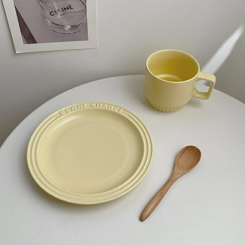 ins奶油黃盤子菜盤家用沙拉小碗餐具套裝陶瓷馬克杯子牛排意面碟