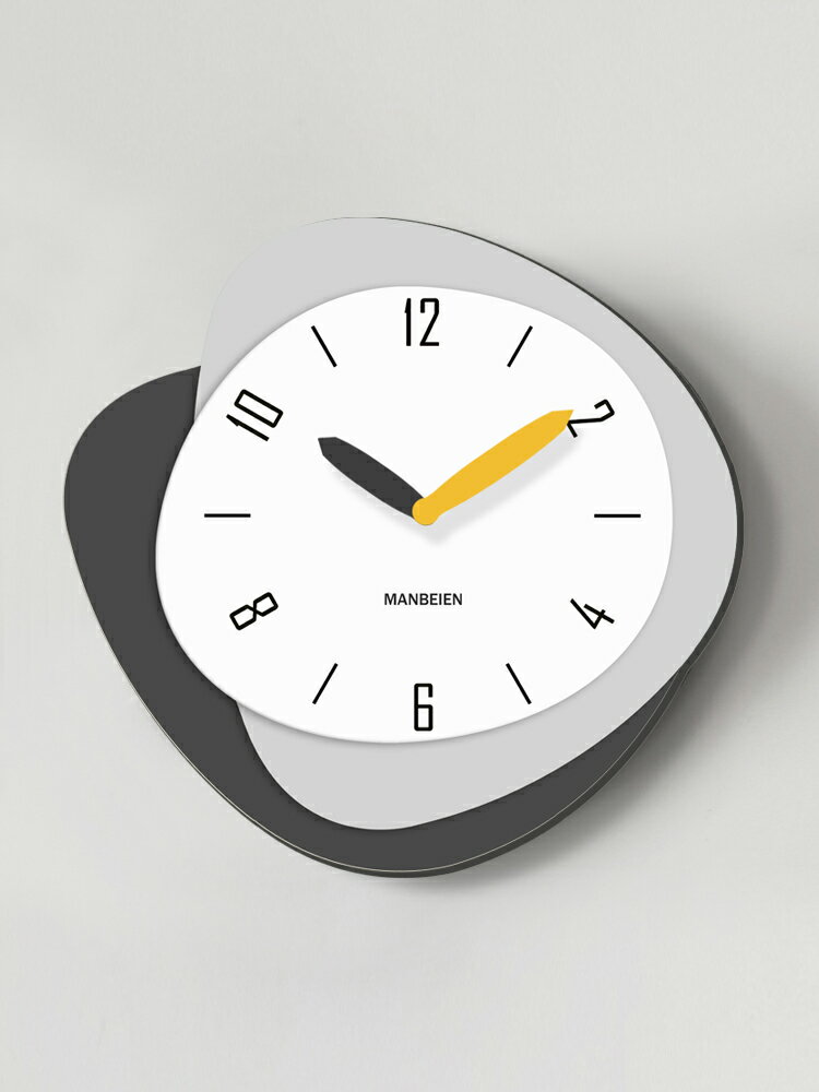 現代時尚免打孔鐘表掛鐘客廳現代奶油風2024新款簡約高級掛墻時鐘
