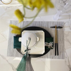 新中式樣板房裝飾餐具餐桌擺臺軟裝搭配創意黑白盤灰餐巾墊灰色系