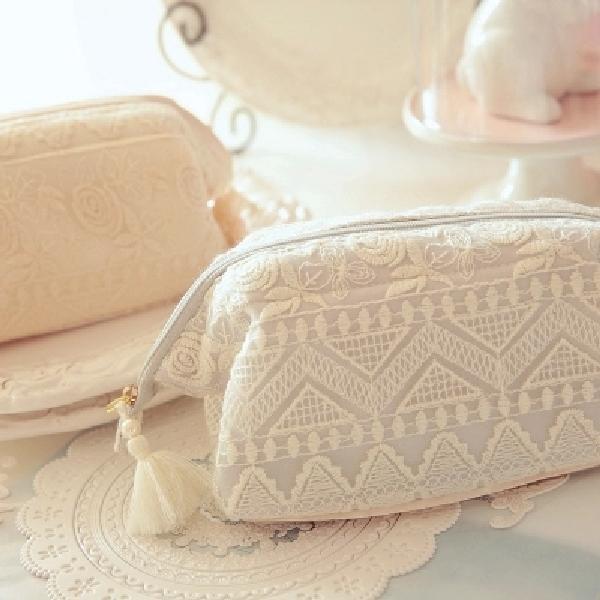 免運 可開票 【高品質做工】日本客供 輕奢高階羊毛刺繡名媛流蘇拉鏈蕾絲隨身立體收納化妝包 快速出貨