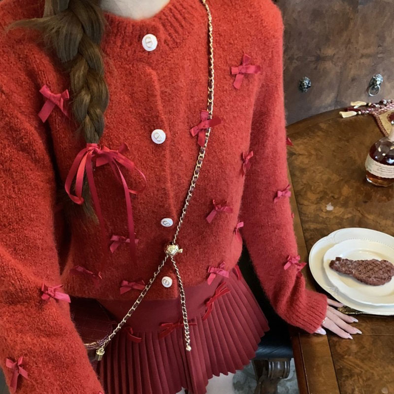 ANNAS 滿版蝴蝶結毛衣外套 小香風金屬釦外套 蝴蝶結毛衣 蝴蝶結紅色毛衣 粉色蝴蝶結毛衣 過年紅色穿搭 4