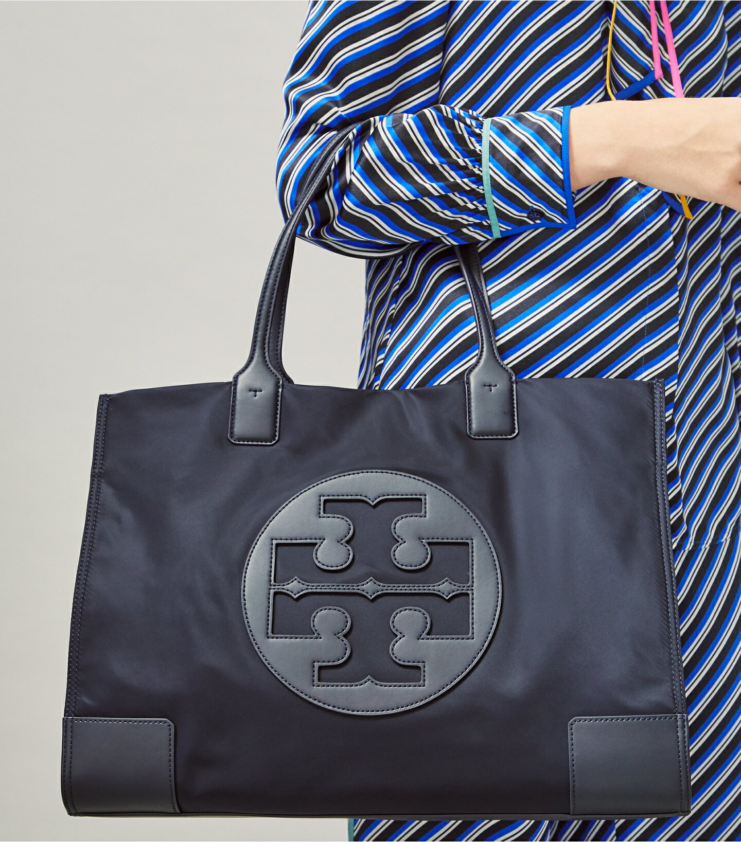 精選★TORYBURCH尼龍大logo購物袋55228  (預購)  ~【春季女王節 心動優惠 送禮首選★菲尼斯 國際精品3折起】 9