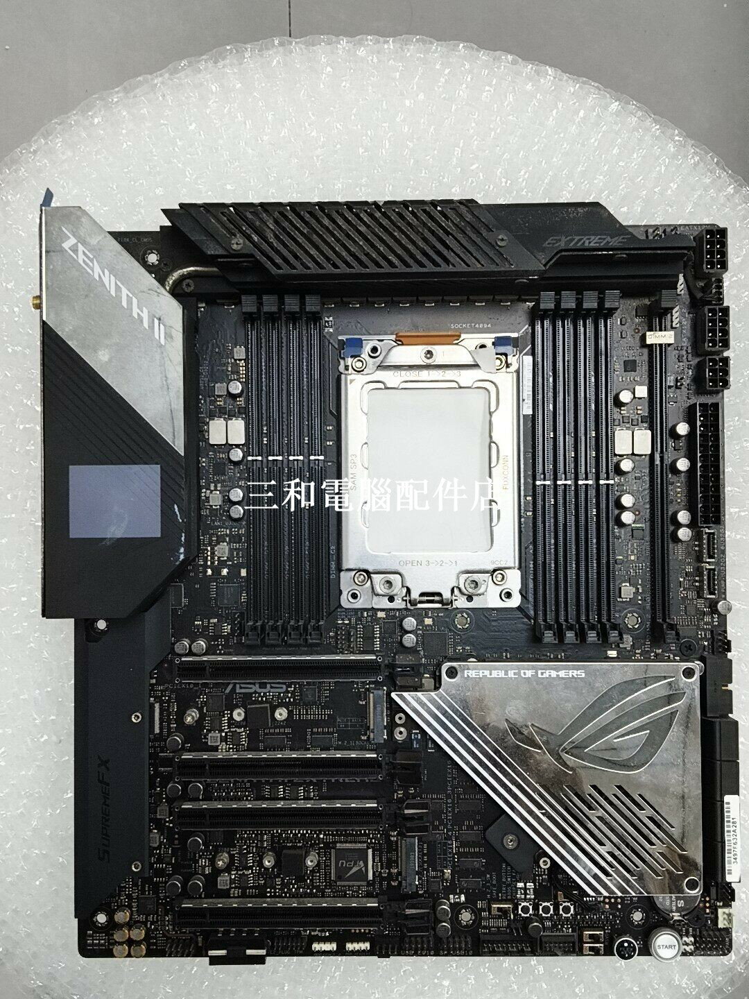 華碩ROG ZENITH II EXTREME 主機板 TRX40 晶片組 支援 AMD 執行緒撕裂者 3990X 3970X 8 DDR4 插槽 5 M 2 USB3 2 Gen2x2 雙