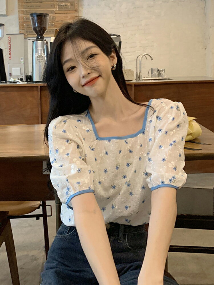 法式別致上衣年新款女夏季方領碎花藍色短袖襯衫女設計感小眾