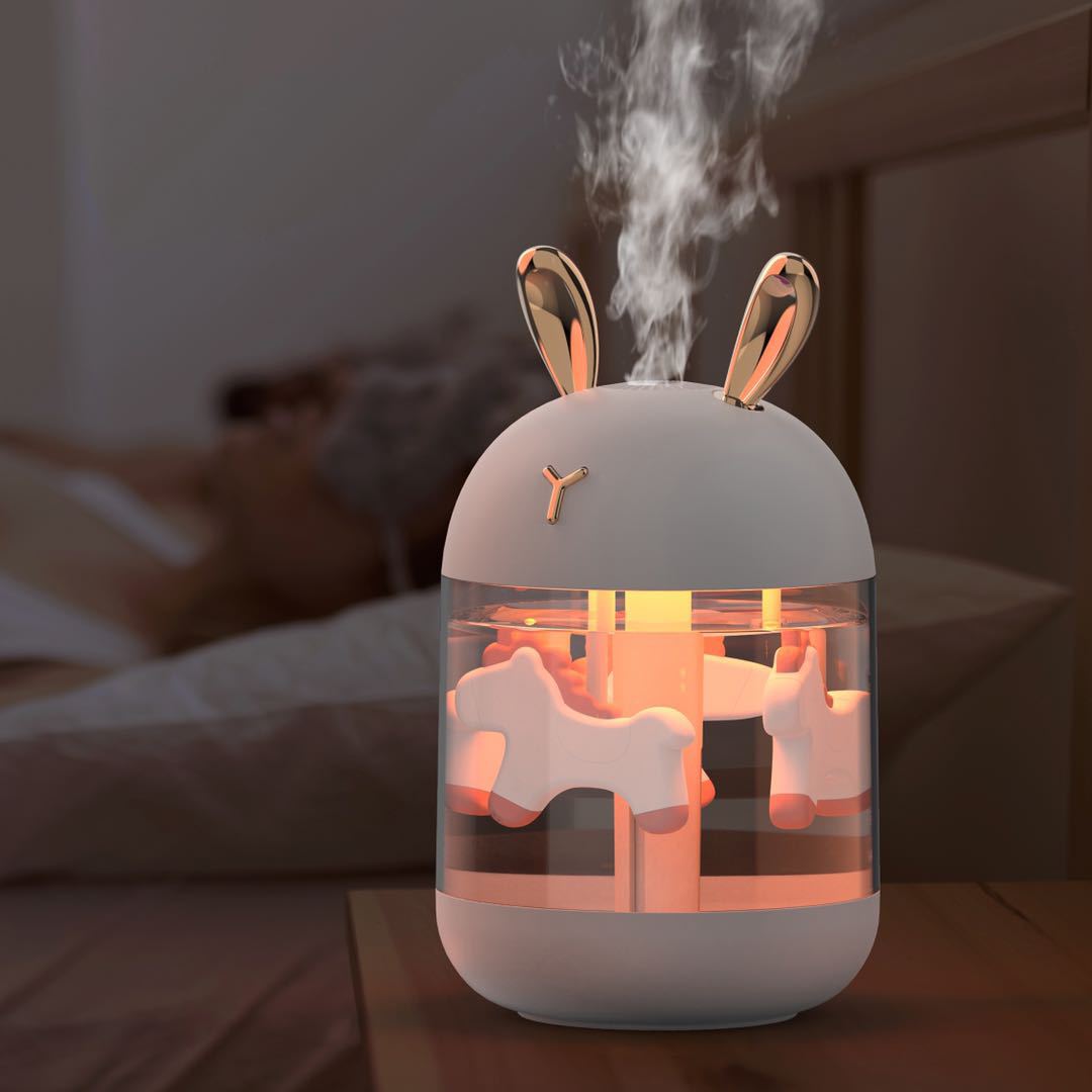 空氣加濕器迷你香熏加濕機USB七彩夜燈車載家用木馬桌面噴霧自動