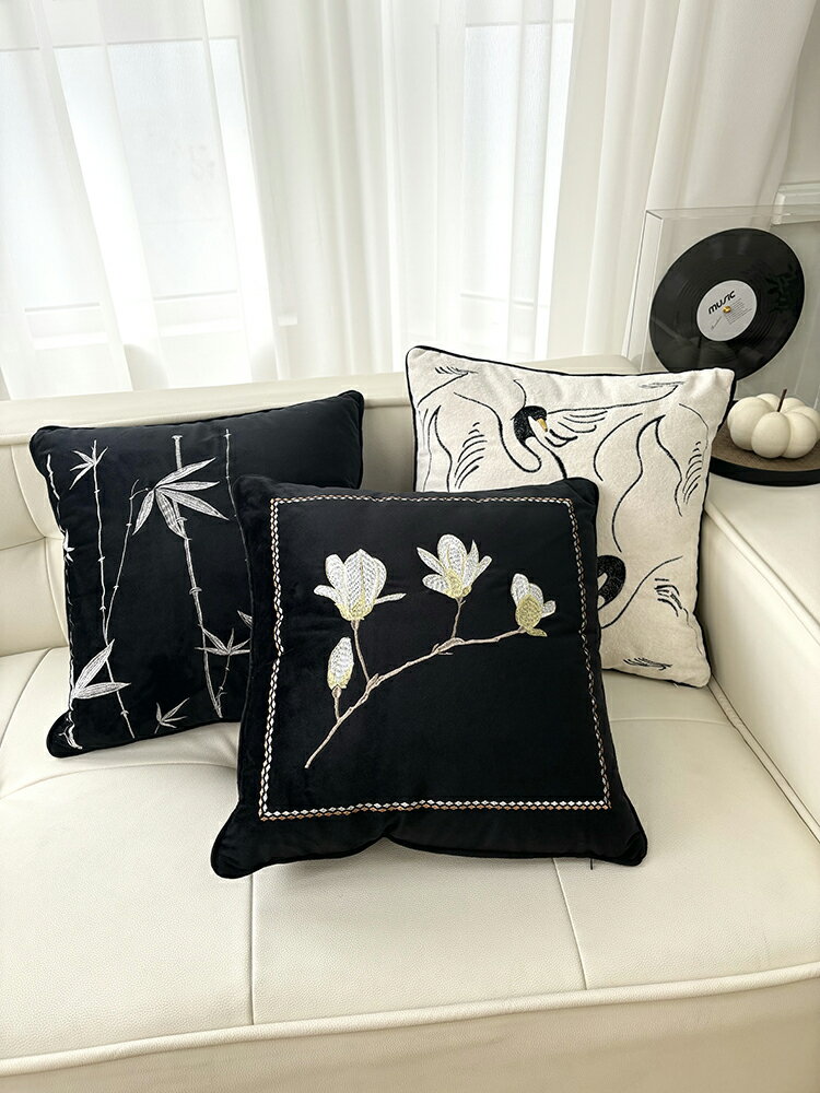 玉蘭花繡花絲絨抱枕法式復古輕奢黑色靠枕中式高端客廳沙發靠墊套