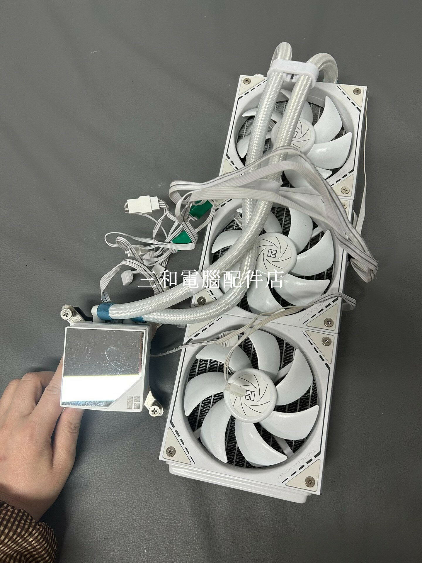 利民 360 水冷散熱器 白色 1700 扣具 支援 14600KF CPU 拆機配件 24 年 後 refurbished 電腦 DIY 好幫手