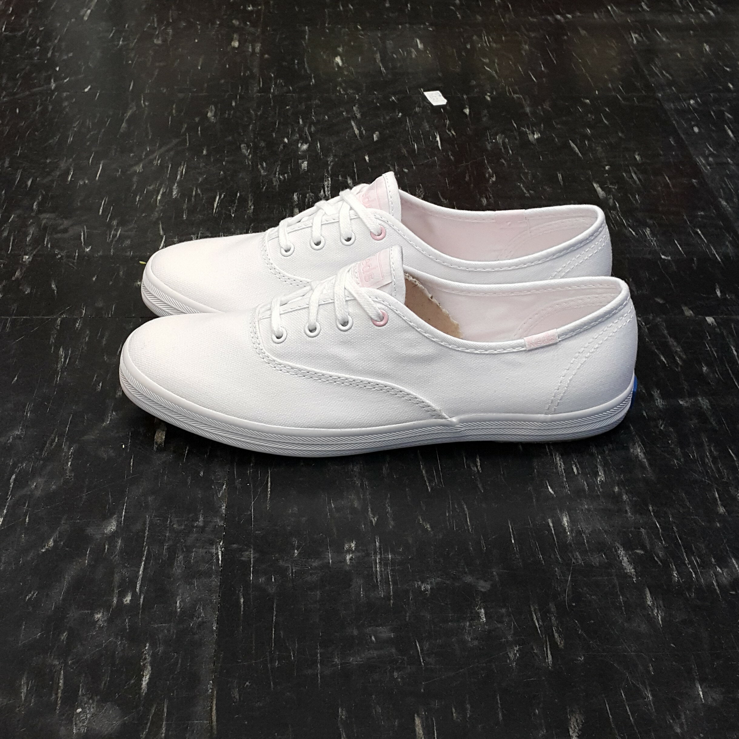 Keds 韓國 同步發售 全白 白色 粉色 粉紅色 白粉 小白鞋 基本款 粉標 帆布 粉色鞋釦 薄底 經典款